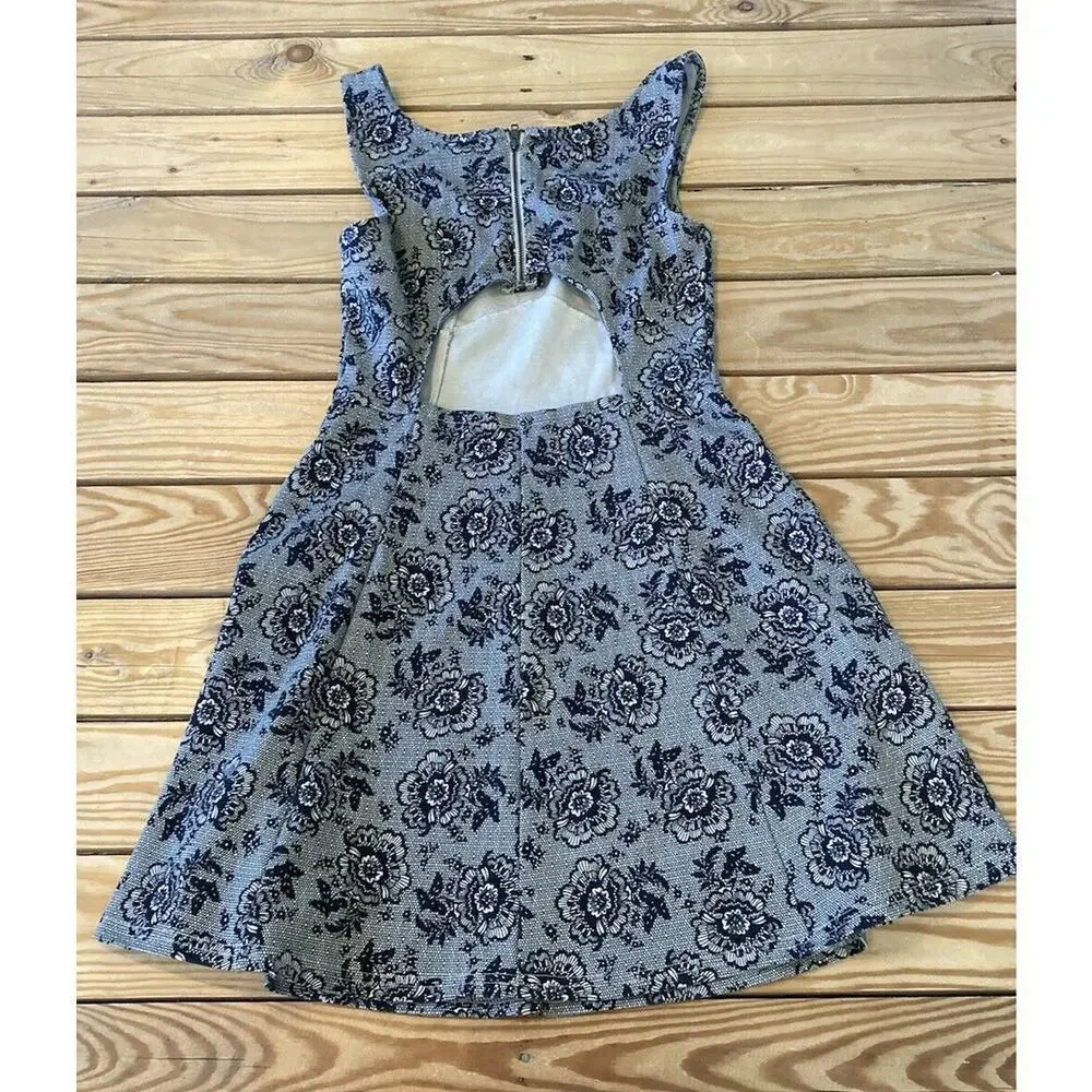 American Eagle Outfitters Floral Cut Out Back Sleeveless Dress Size 0 Black - Picture 2 of 6